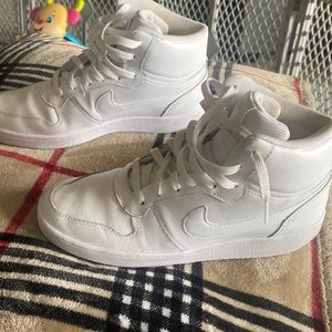Mens 9.5 or Women’s 11.5 high top Nike Nike’s All White Size Dunk